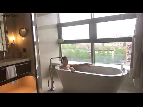 ❤️ Napakalaking babe madamdamin jerking off ang kanyang puki sa banyo ❤️ Mahirap na porn sa amin